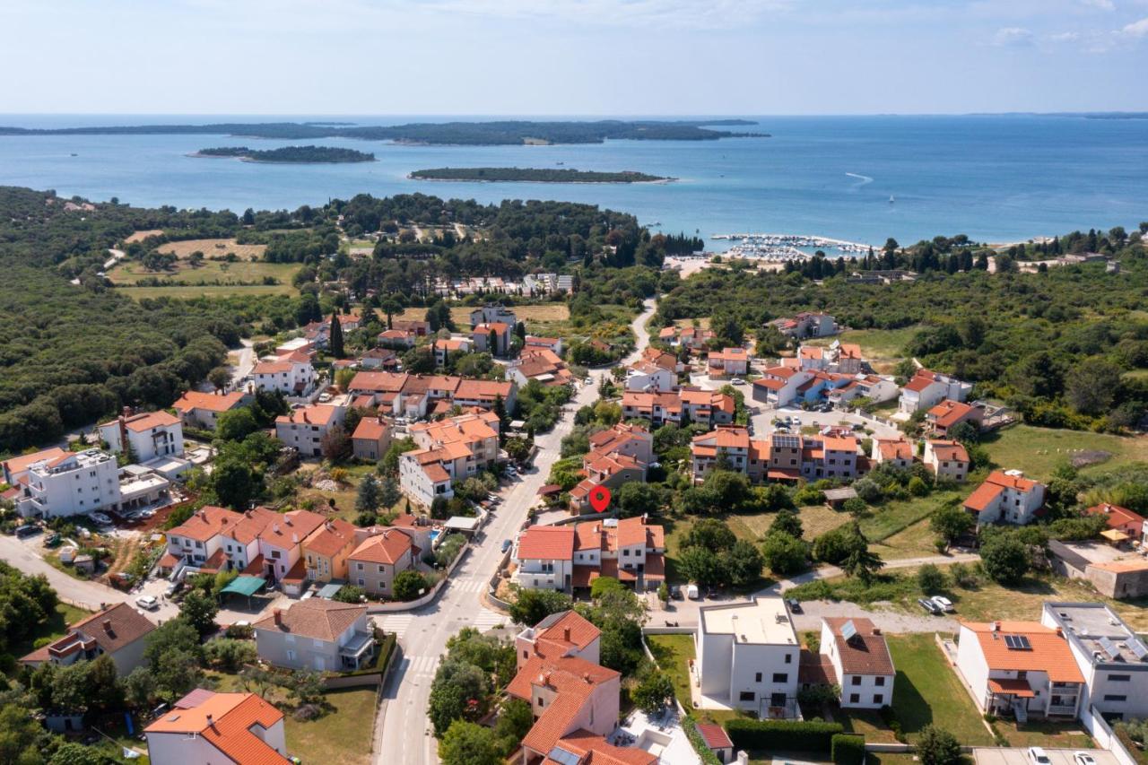 Apartments Lora Pula Extérieur photo