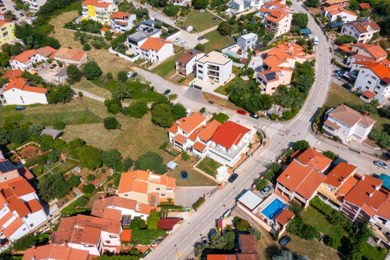 Apartments Lora Pula Extérieur photo